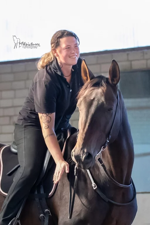 Sarah Lech mit einem Pferd
